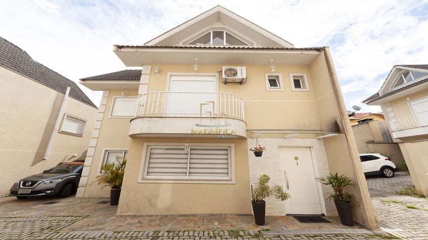 SOBRADO TRIPLEX EM CONDOMÍNIO NO SANTA FELICIDADE, COM 170,00M² ÚTIL