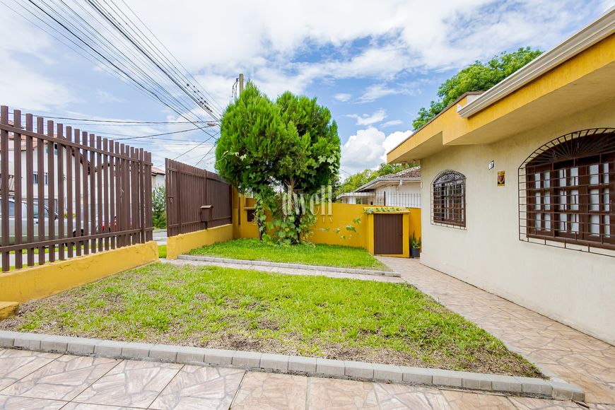 CASA com 3 dormitórios à venda com 206.43m² por R$ 974.900,00 no bairro Bom Retiro - CURITIBA / PR