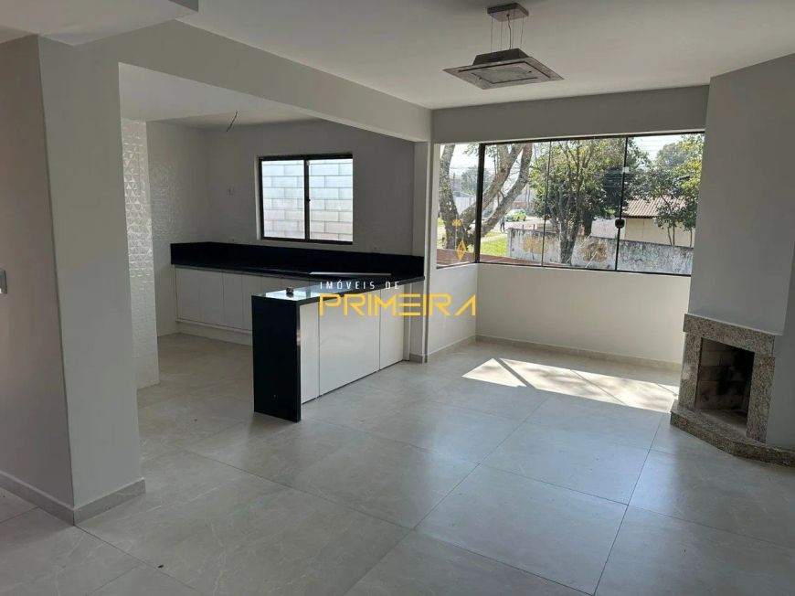 Sobrado Triplex com jardim, 3 quartos sendo 1 suít
