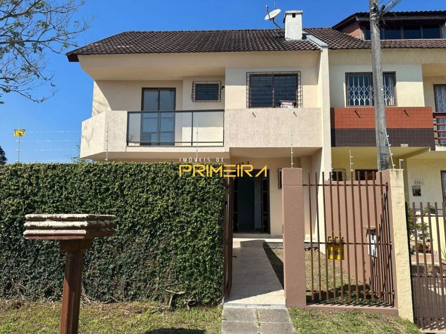 Sobrado Triplex com jardim, 3 quartos sendo 1 suít