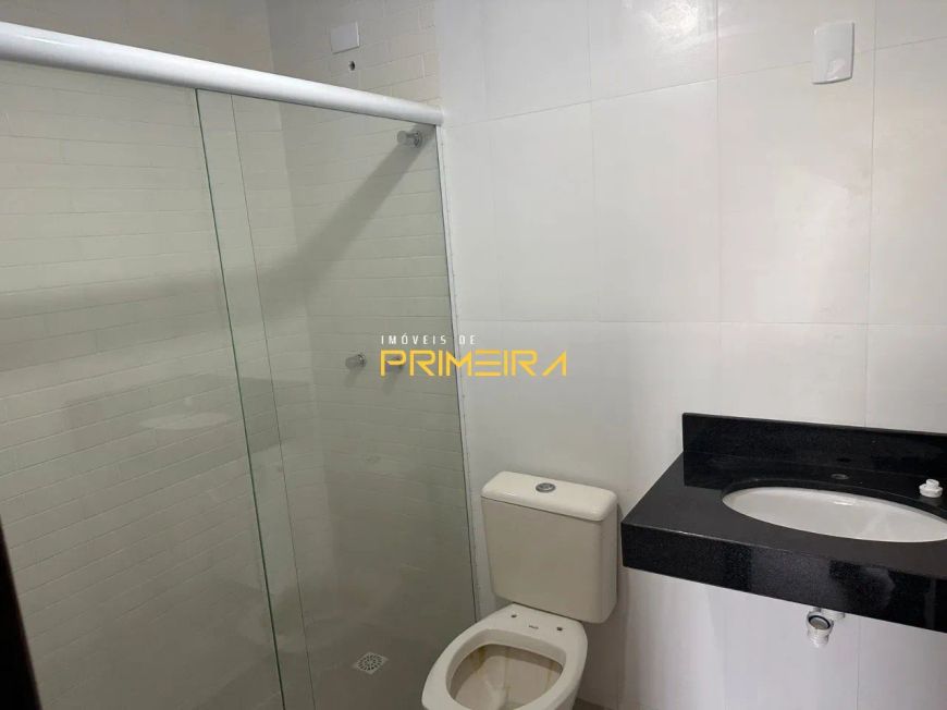 Sobrado Triplex com jardim, 3 quartos sendo 1 suít
