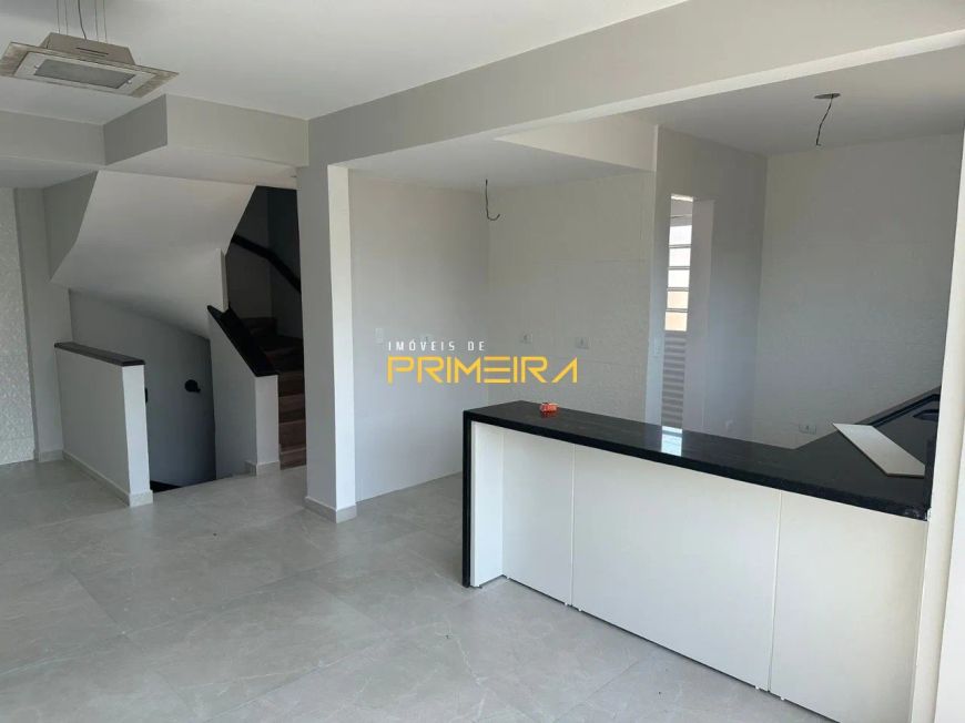 Sobrado Triplex com jardim, 3 quartos sendo 1 suít