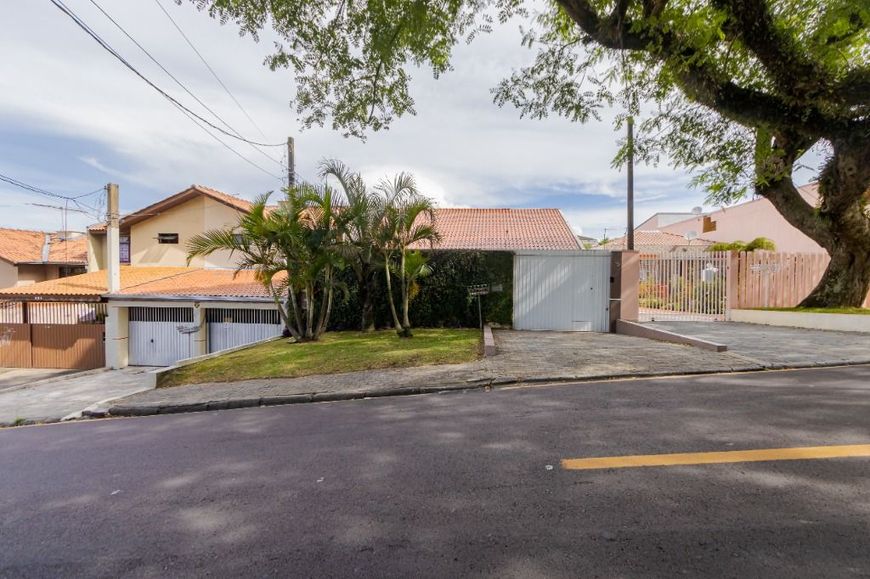 Casa térrea com piscina, 3 dormitórios sendo 1 suíte à venda, 267 m² por R$ 990.000 - Bairro Alto -