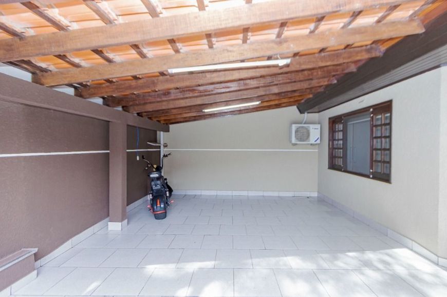 Casa térrea com piscina, 3 dormitórios sendo 1 suíte à venda, 267 m² por R$ 990.000 - Bairro Alto -