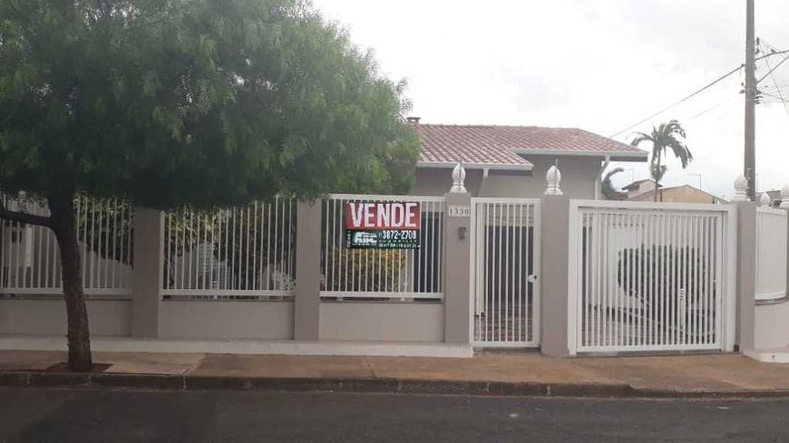Venda de Casas / Padrão na cidade de Cosmópolis
