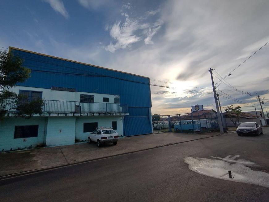 Barracão comercial com 1.192,60m², na Vila Kalil, em Cosmópolis-SP.