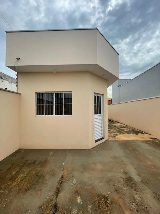 Casa 2 quartos (1 suíte), em Cosmópolis-SP. Doctos ok. Valor competitivo.