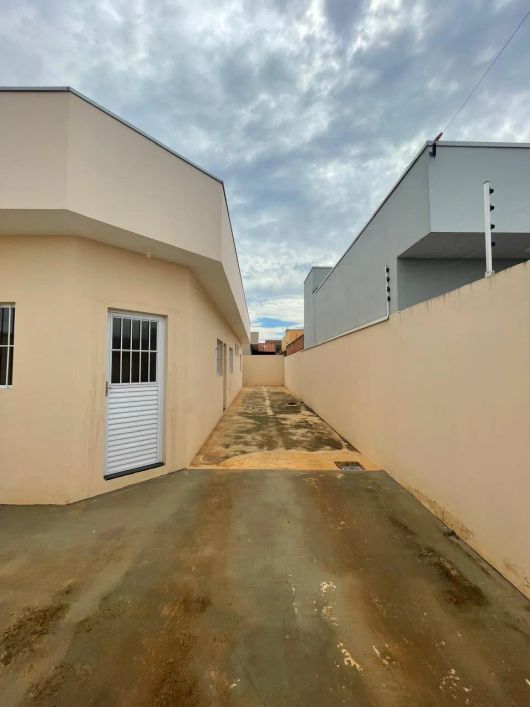 Casa 2 quartos (1 suíte), em Cosmópolis-SP. Doctos ok. Valor competitivo.