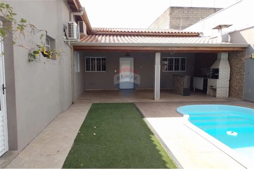 Linda casa à venda no bairro Rossetti