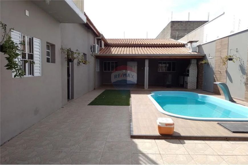 Linda casa à venda no bairro Rossetti