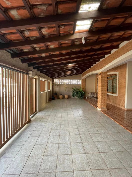 Casa na Vila Kalil em Cosmópolis-SP. Com 3 dormitórios e área de churrasco.