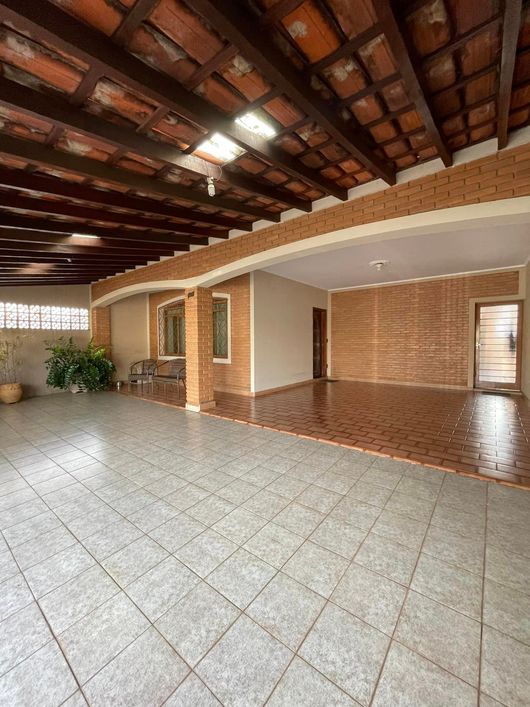 Casa na Vila Kalil em Cosmópolis-SP. Com 3 dormitórios e área de churrasco.