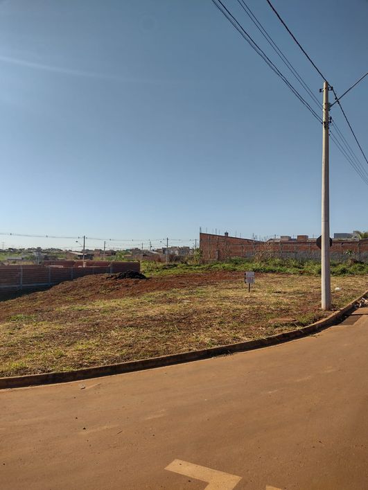 Lote QUITADO de esquina 299m², D. Chiquinha, Cosmópolis-SP. Ótimo p comércio, área em expansão..