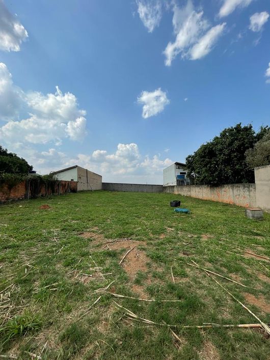 Lote com poço artesiano, poste padrão CPFL, área de 1.000m², Nova Campinas, Cosmópolis-SP.