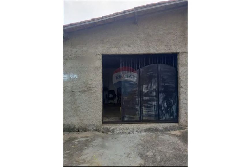 Casa com 2 quartos, sala, 1 banheiro