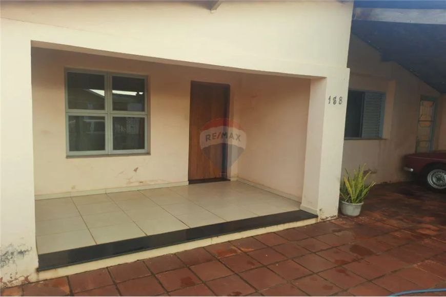 CASA Á VENDA COM ÓTIMA LOCALIZAÇÃO!