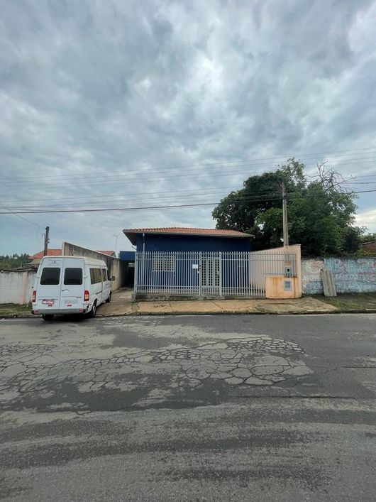 Barracão comercial de 474m², na saída da cidade de Cosmópolis-SP.