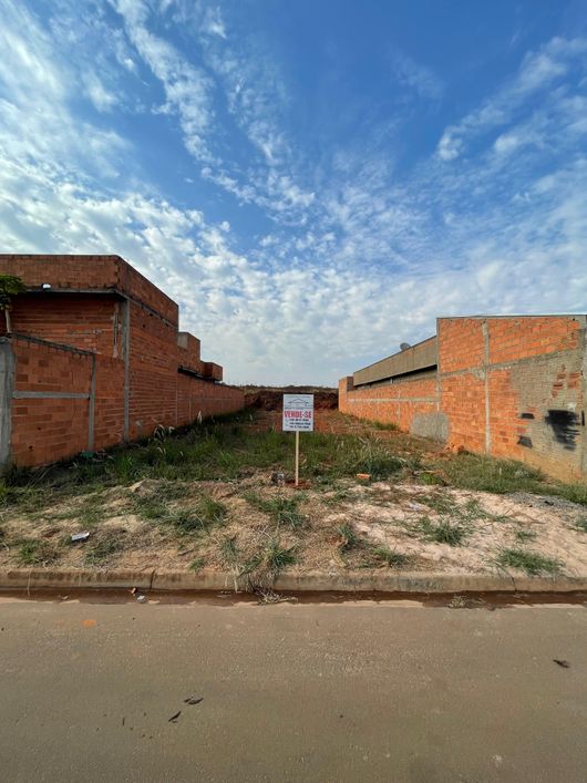 Terreno de 283m², no Resid. D. Chiquinha, em Cosmópolis-SP.