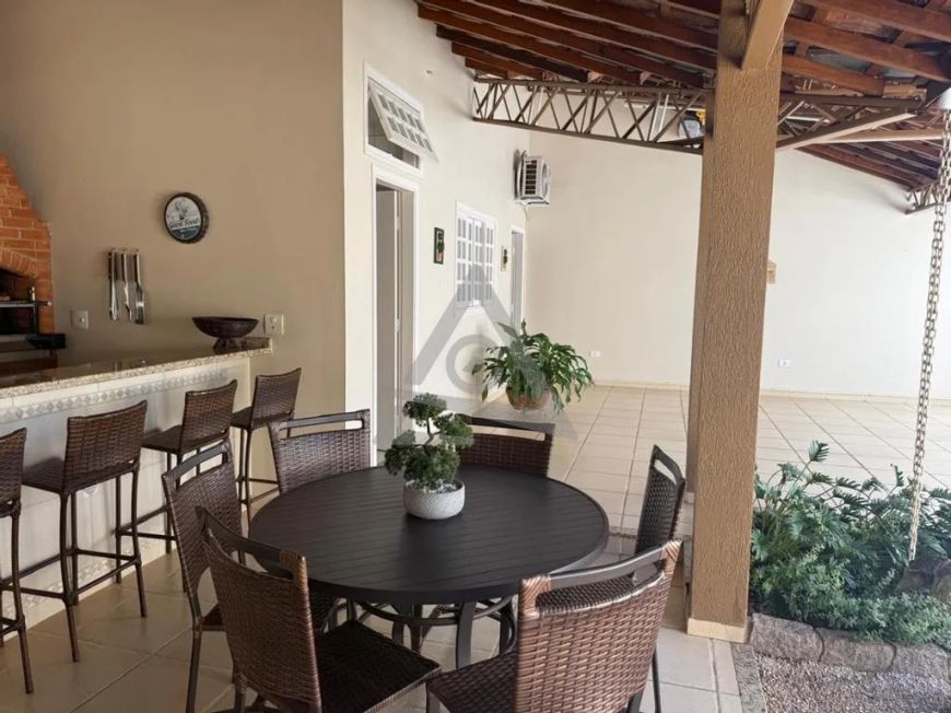 Casa à venda em Cosmópolis, Chácara Horizonte, com 3 suítes, com 282 m²