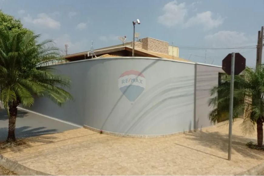 Casa à venda com 1 quarto, 1 suíte, garagem para 3 carros