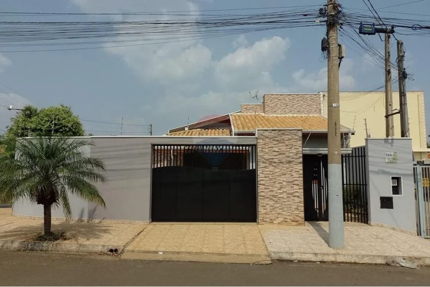 Casa à venda com 1 quarto, 1 suíte, garagem para 3 carros
