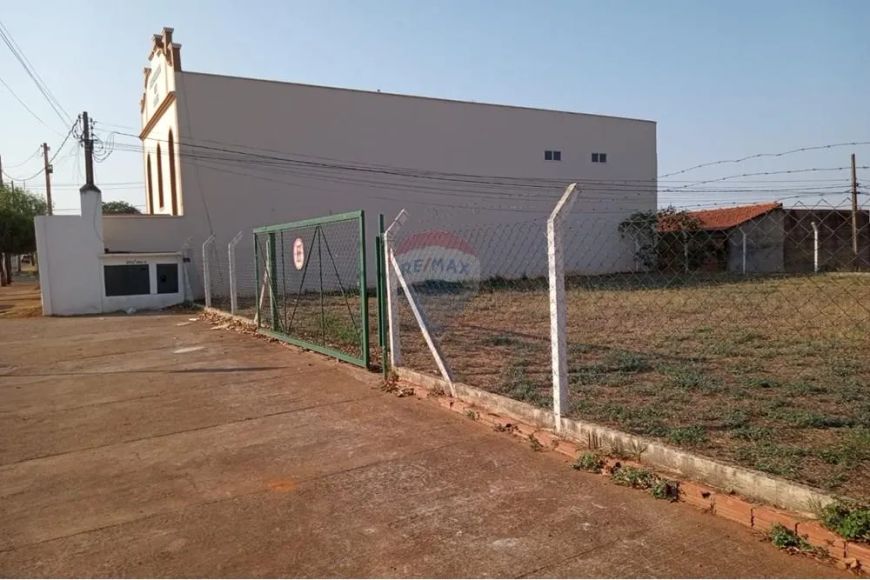 TERRENO A VENDA