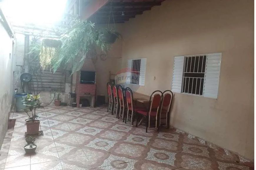 Casa com 4 quartos, 2 suítes