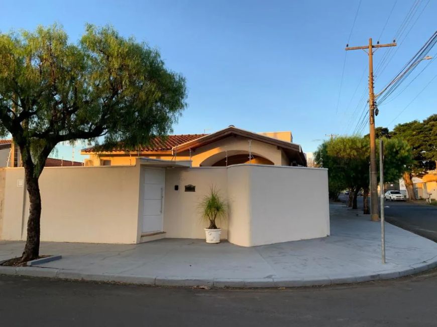 Casa para venda no bairro Chácara Horizonte em Cosmópolis-SP