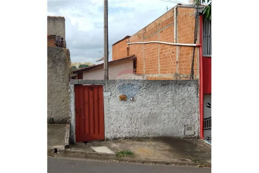 CASA COM 2 QUARTOS, 2 BANHEIROS