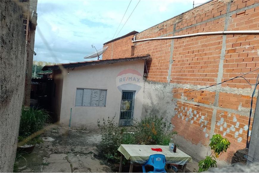 CASA COM 2 QUARTOS, 2 BANHEIROS