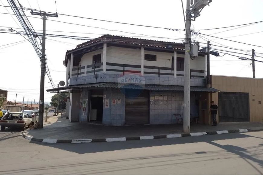 Sobrado, com 3 casas