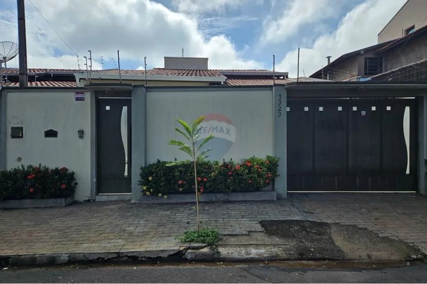 "Residência Aconchegante no Coração de Cosmópolis"