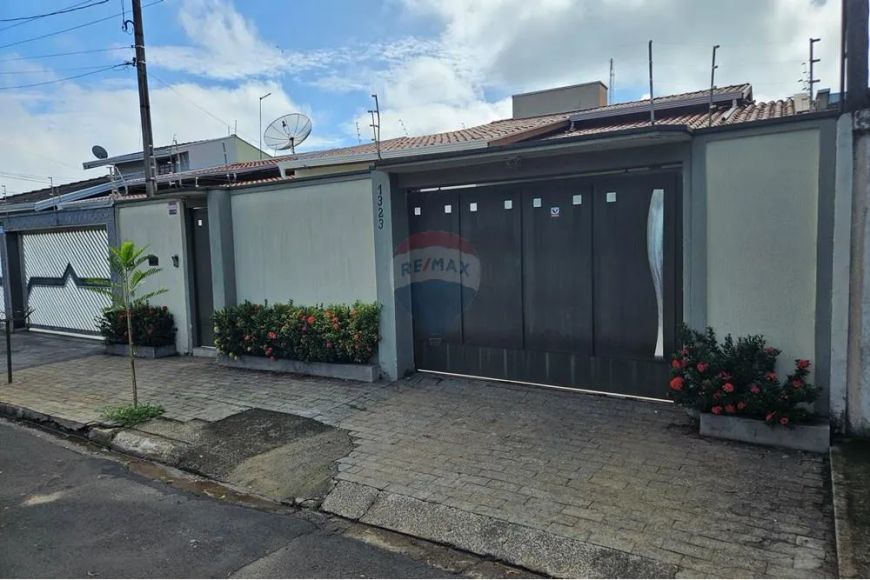 "Residência Aconchegante no Coração de Cosmópolis"