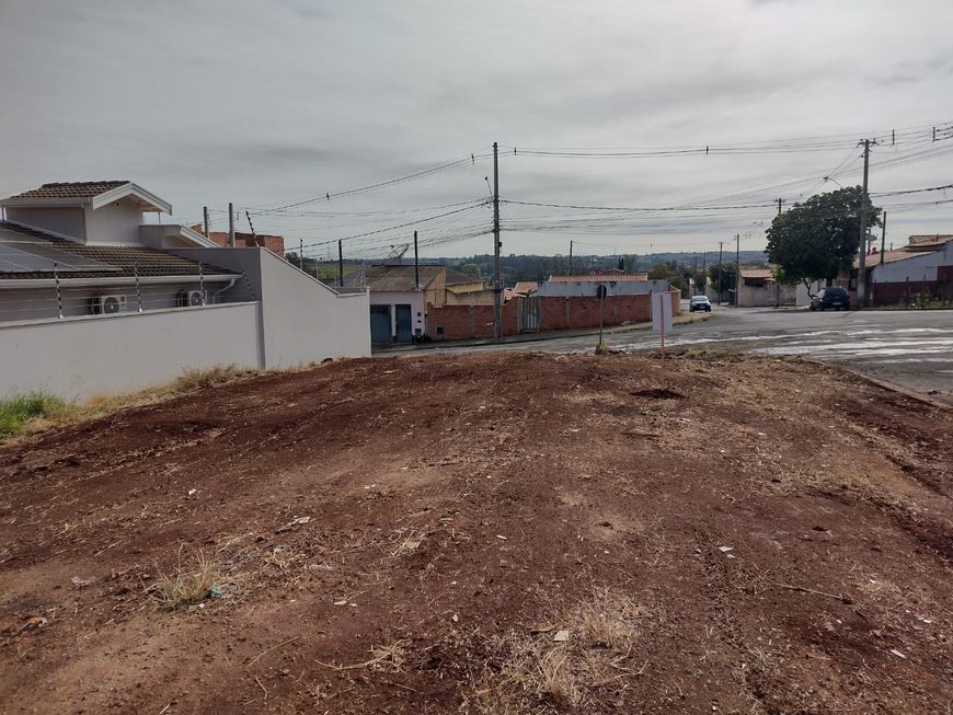 Terreno medindo 302,03m², no Bader em Cosmópolis-SP.