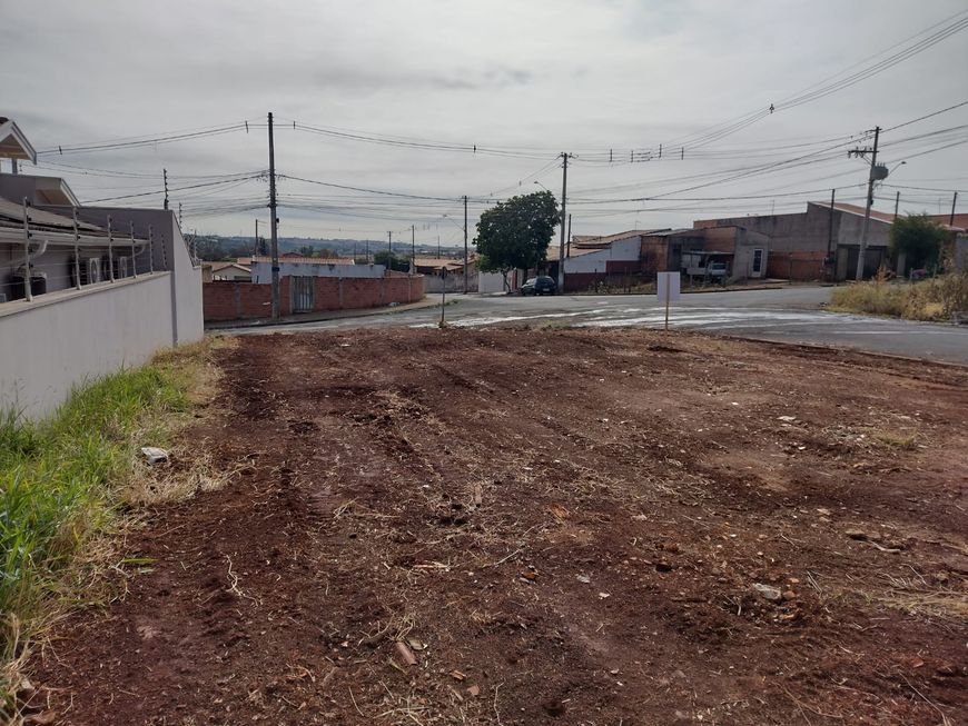 Terreno medindo 302,03m², no Bader em Cosmópolis-SP.