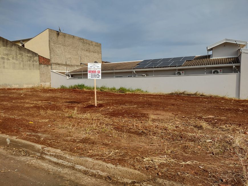 Terreno medindo 302,03m², no Bader em Cosmópolis-SP.