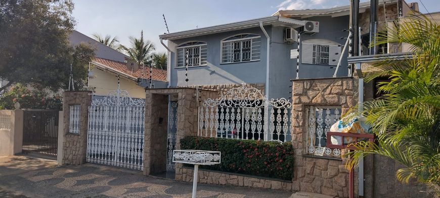 Sobrado muito bem localizado na Vila Kalil, em Cosmópolis-SP