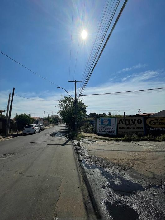 Terreno de esquina com 1.418,15m², na R. Monte Castelo, em Cosmópolis-SP.