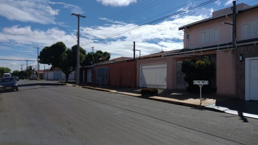 Sobrado com 3 dorm, na Vila Kalil Aun, em Cosmópolis-SP (SO0015)