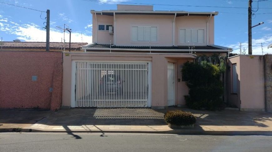 Sobrado com 3 dorm, na Vila Kalil Aun, em Cosmópolis-SP (SO0015)