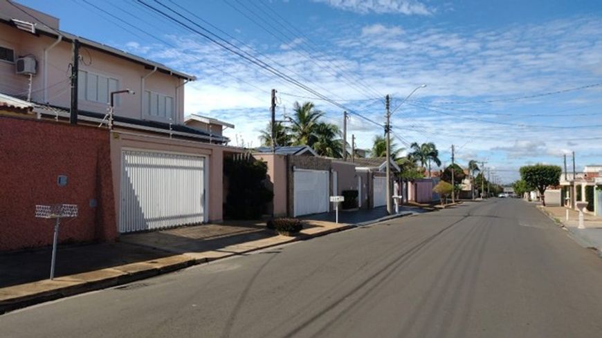 Sobrado com 3 dorm, na Vila Kalil Aun, em Cosmópolis-SP (SO0015)