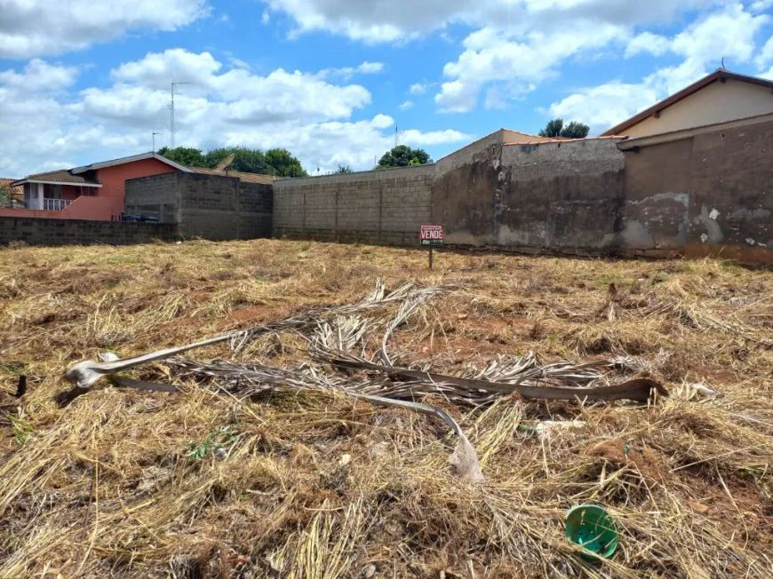 Venda de Terreno / Padrão na cidade de Cosmópolis