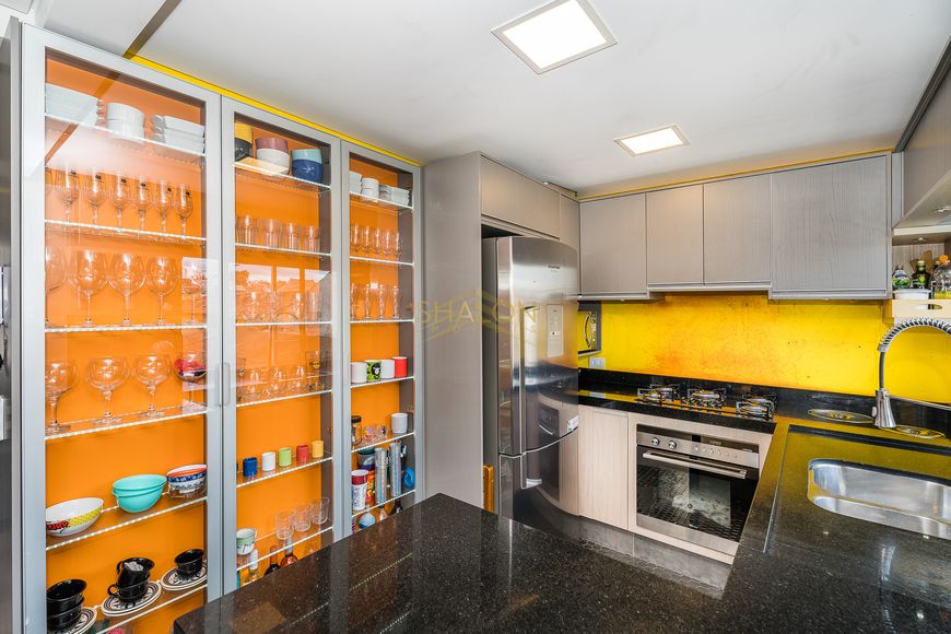 SOBRADO SEMI MOBILIADO TRIPLEX EM CONDOMINIO COM PORTARIA- EXCELENTE ACABAMENTO CAMPO COMPRIDO