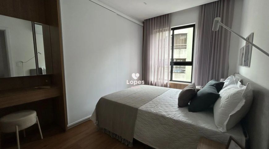 Apartamento com 2 suítes, sacada com churrasqueira, área de 57,13m², 1 vaga de garagem.