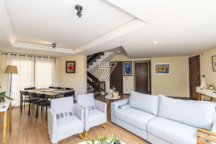 Casa em condomínio com 232 metros quadrados e 3 suítes no bairro Mercês - Curitiba - PR