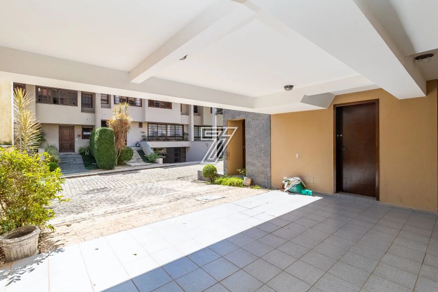 Casa em condomínio com 232 metros quadrados e 3 suítes no bairro Mercês - Curitiba - PR