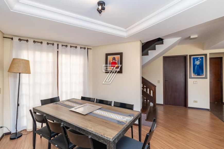 Casa em condomínio com 232 metros quadrados e 3 suítes no bairro Mercês - Curitiba - PR