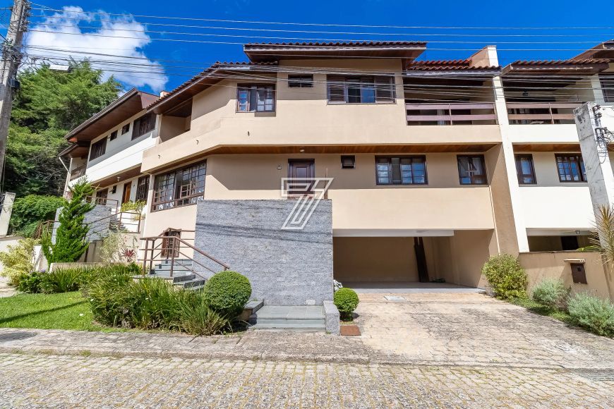 Casa em condomínio com 232 metros quadrados e 3 suítes no bairro Mercês - Curitiba - PR