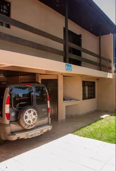Título: Elegante Sobrado de 280 m² com 4 Suítes no Bairro Bom Retiro, Curitiba