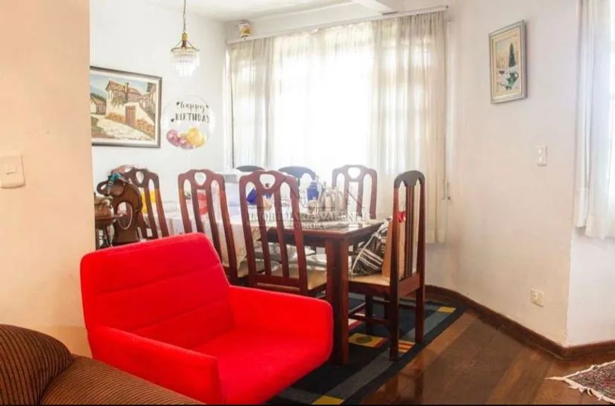 Título: Elegante Sobrado de 280 m² com 4 Suítes no Bairro Bom Retiro, Curitiba